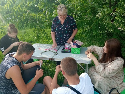 Мастер\u002Dкласс по изготовлению текстильных бус в рамках проекта \u0022Пушкинская карта\u0022 в Солдатском