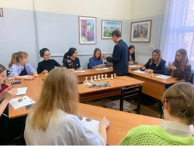 Сегодня Обуховский СДК на базе МБУ ДО \u0022Детская художественная школа\u0022 провел мастер\u002Dкласс по лепке из глины \u0022Жаворонок\u0022 , в рамках реализации программы
