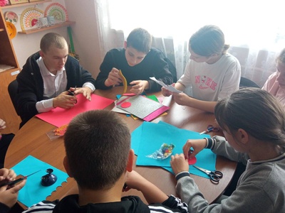 Цикл творческих занятий по изготовлению тематических сувениров ко дню учителя по Пушкинской карте